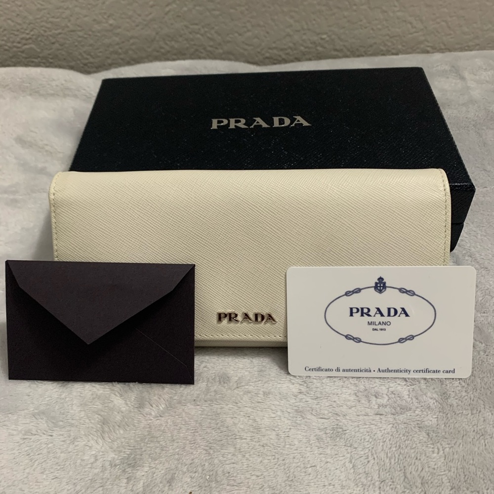 Prada Wallet - Picture 6 of 8
